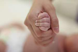 Fotos mit Babyhand in Mutterhand